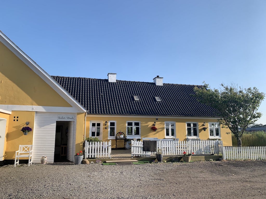 Stellplatz heute: ein kleiner Hof in der N&auml;he L&oslash;kken