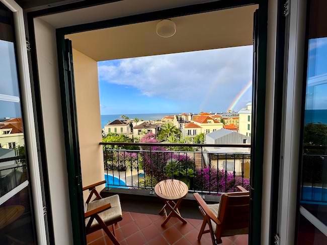 Unser kleiner Balkon mit tollem Ausblick