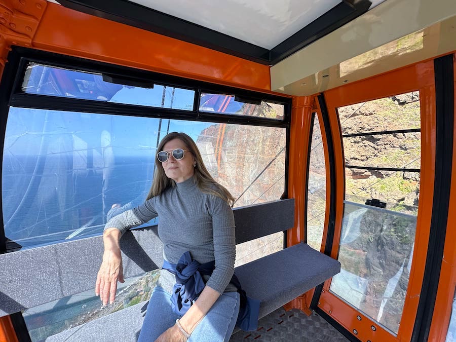 Mit der Seilbahn Gir&atilde;o Faj&atilde;s zum Meer