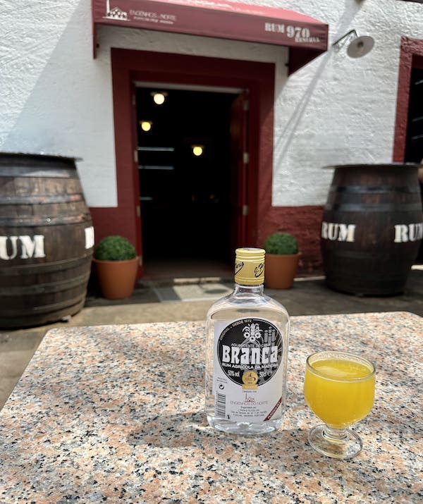 &bdquo;Poncha&ldquo; &ndash; Zitronensaft, Bienenhonig und Zuckerrohrschnaps