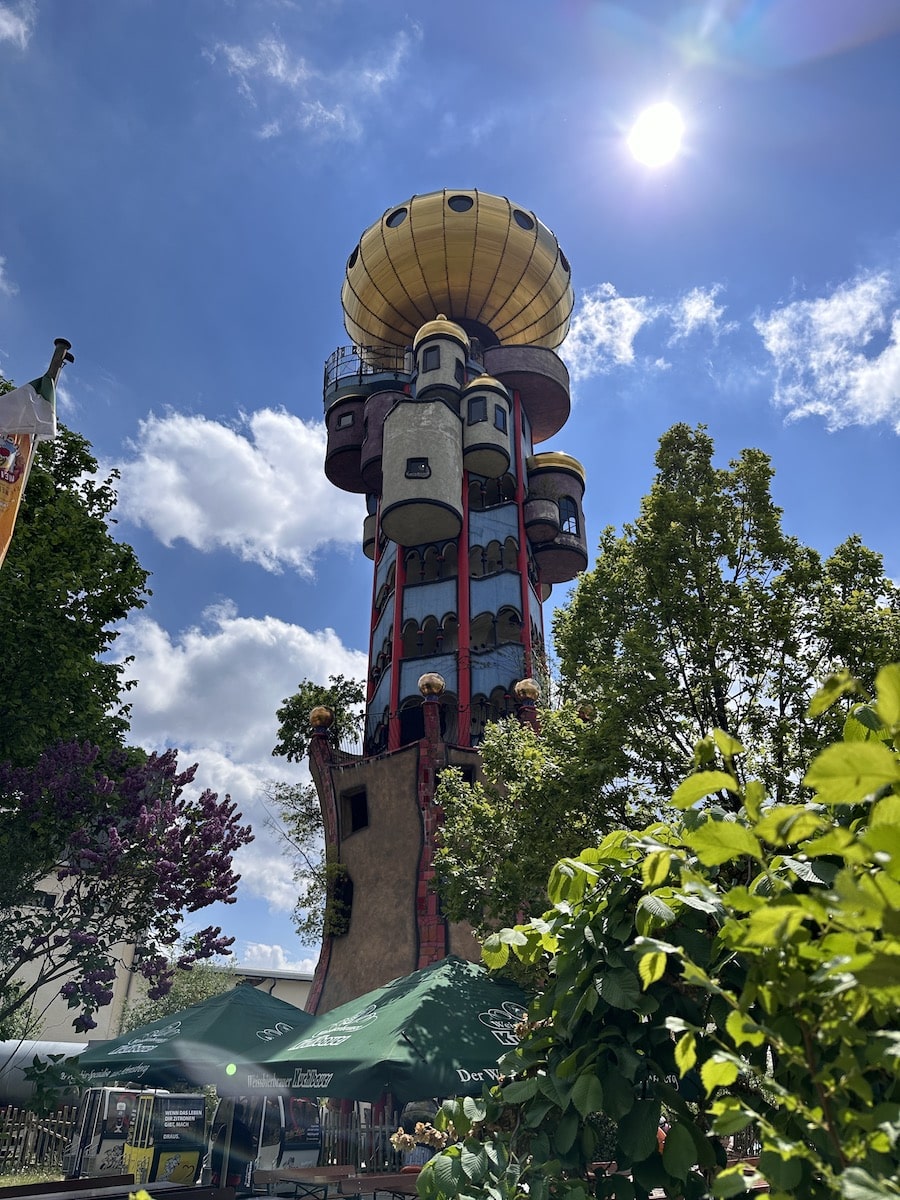 Hundertwasser-Architektur, in einer der &auml;ltesten Brauereien der Welt.