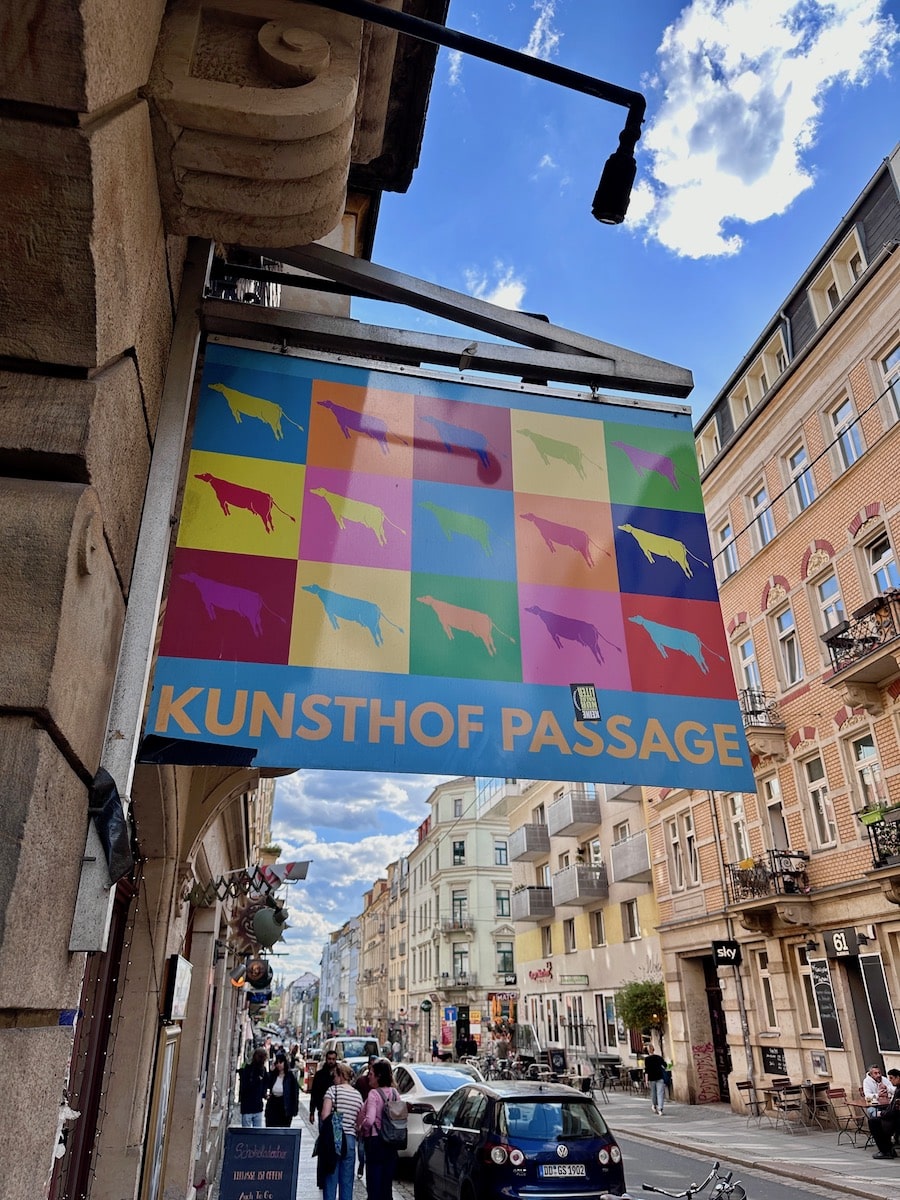 Die Kunsthofpassage, thematisch gestaltet und miteinander verbunden