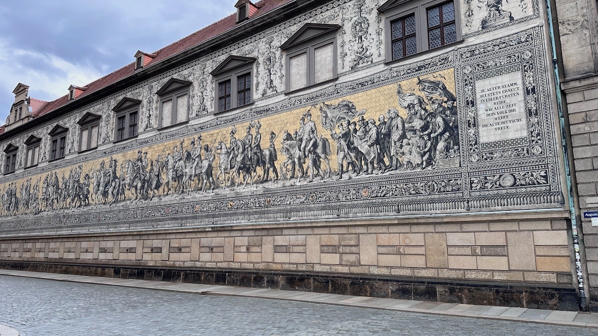 Der F&uuml;rstenzug, ein 101 Meter langes Wandbild aus 23.000 Meissner Porzellan Fliesen